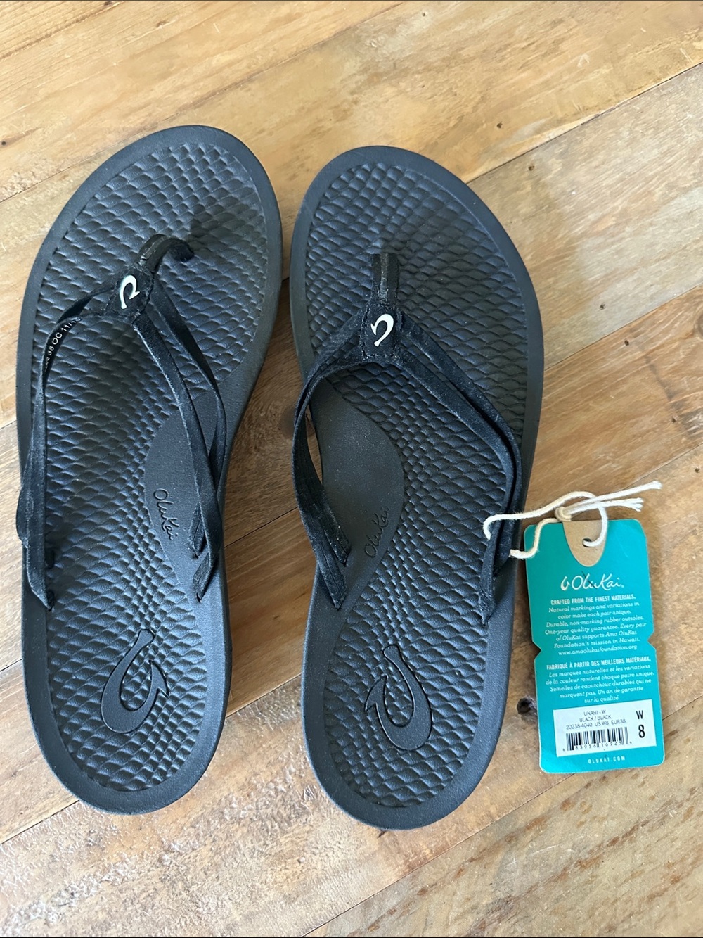 OluKai Women's Black Thong Flip Flops - Sleek Everyday Sandals